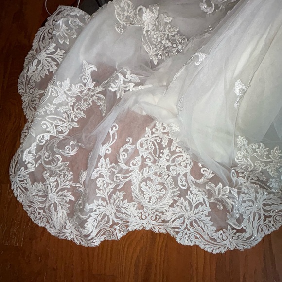 Martina Liana wedding gown - Picture 2 of 10